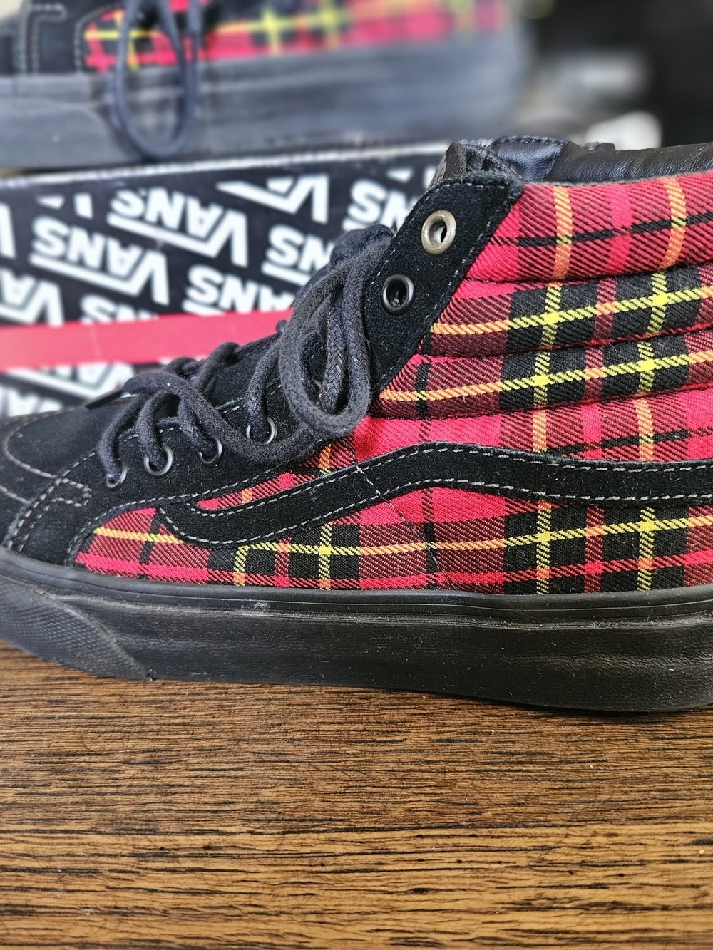 Vans Sk8-Hi Plaid High-Top Sneakers - Black & Red Size Womens 6.5 Mens 5 - Picture 2 of 12